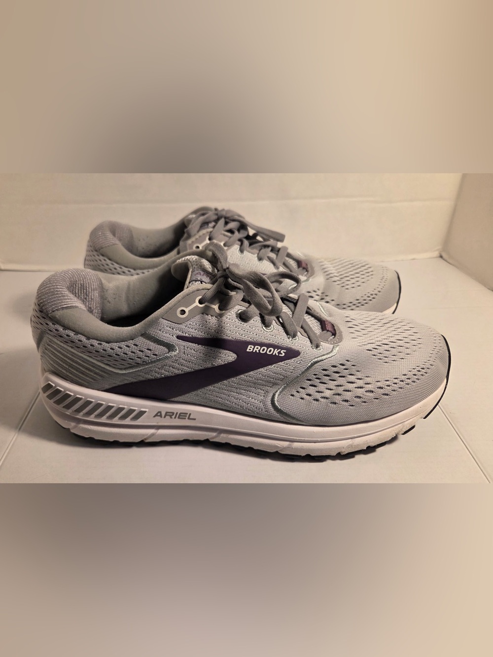 Brooks Ariel 20 Women's Running Shoes Gray Purple Size 10.5 Wide